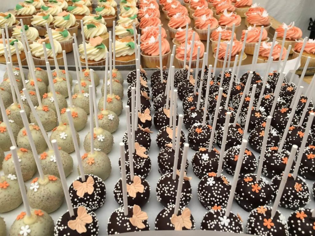 Sweet Table Da Rino Bottrop Cake Pops und Cupcakes