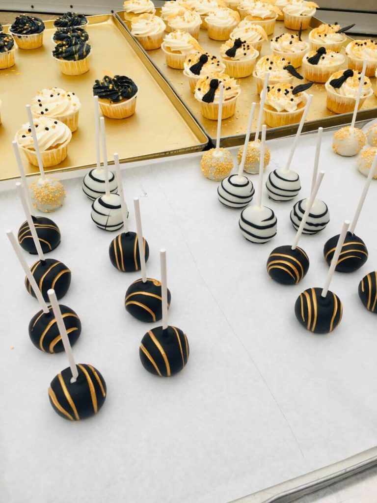 Sweet Table Da Rino Bottrop Cupcakes Cake Pops schwarz weiss