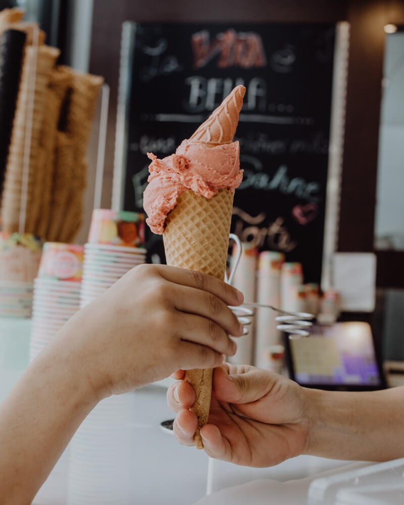 Eisdiele Da Rino Bottrop Eis im Hörnchen