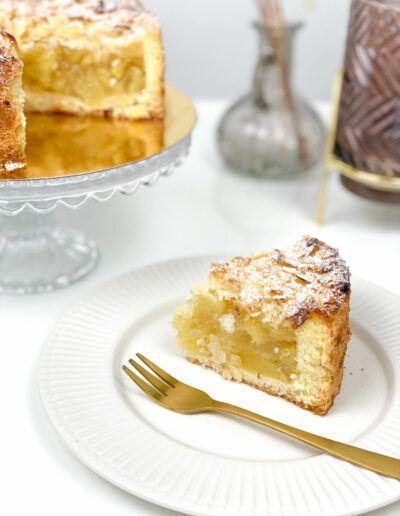 Da Rino klassischer Apfelkuchen angeschnitten