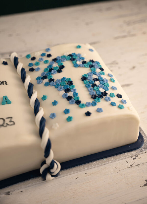 Buchtorte zur Taufe, Kommunion oder Konfirmation Detail