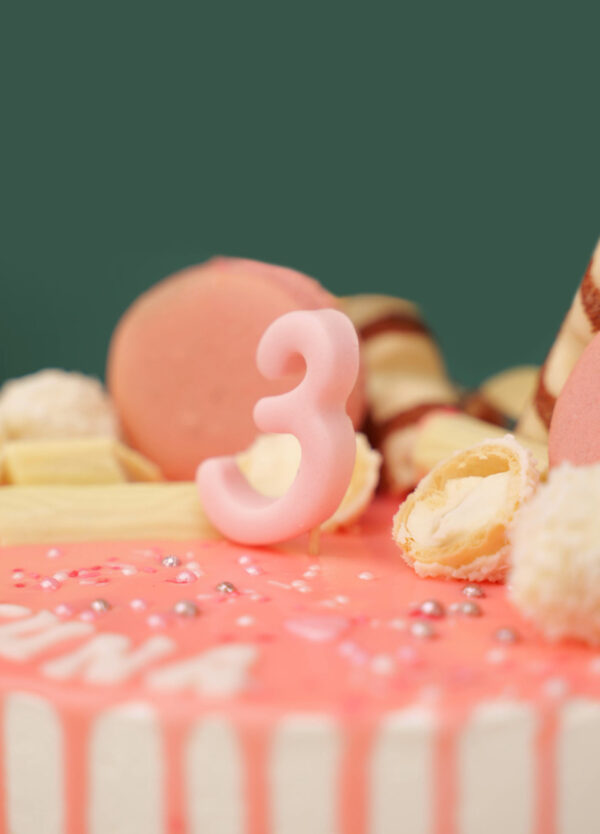 Rosa-Drip-Torte Detail