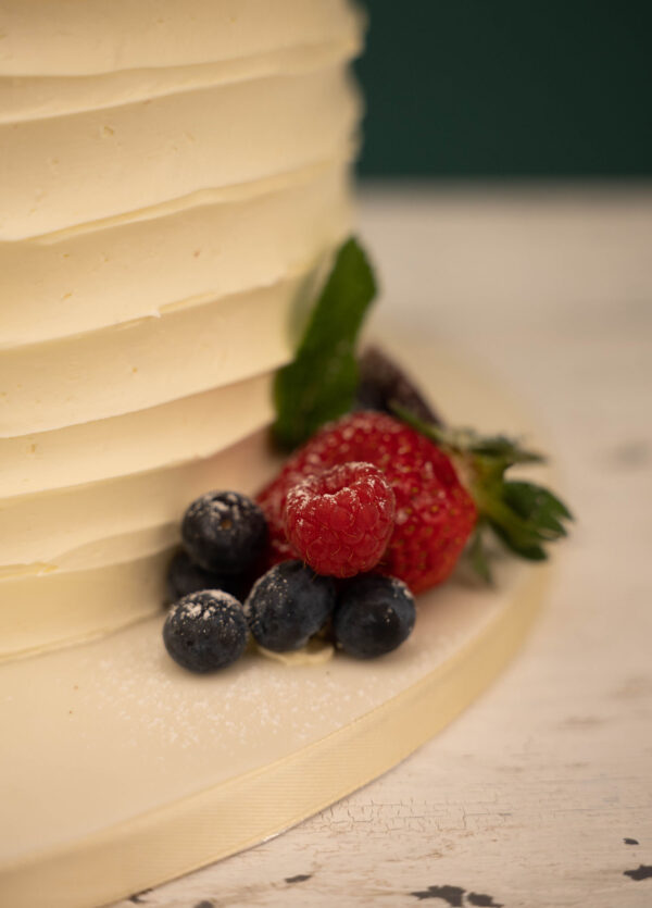 Berries & Cream Hochzeitstorte Detail